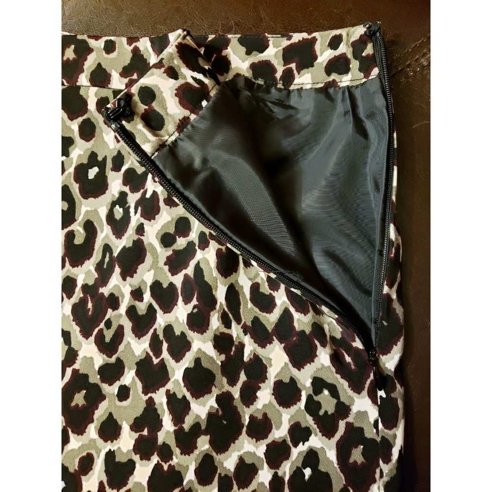 Ann Taylor Petite Leopard Print Skirt - Picture 3 of 8